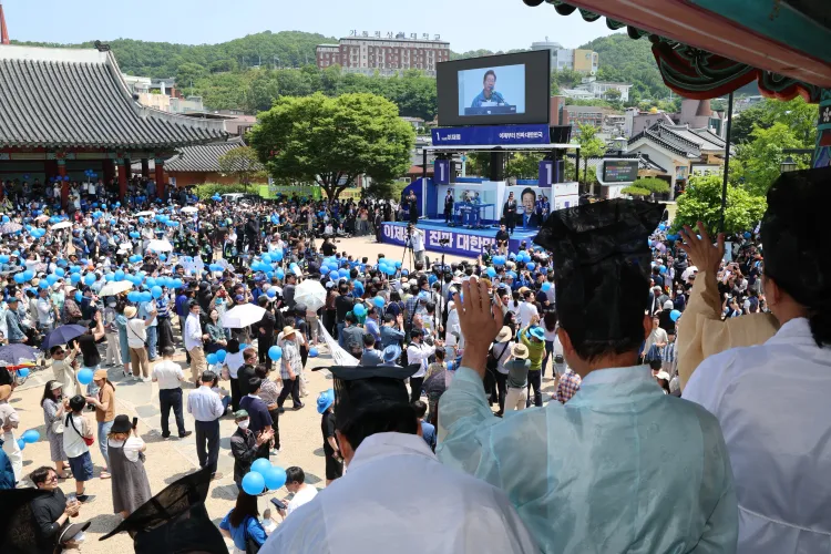 Will South Korea's Presidential Rivals Manage a Final Campaign Surge?
