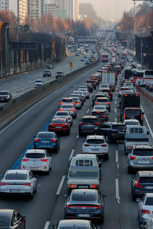 South Korea: Highway Traffic Surges on First Day of Extended Lunar New Year Celebration