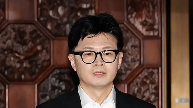 Leader of South Korea's Ruling Party Cancels Press Briefing Amid Resignation Demands