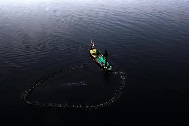 Sri Lankan Navy Detains 11 Tamil Nadu Fishermen, Confiscates Fishing Vessel