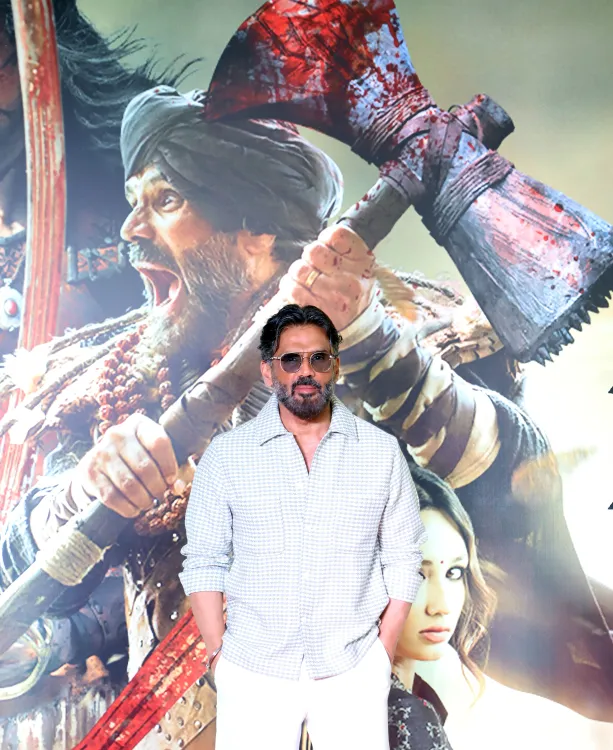 Does Suniel Shetty Visit Mahakaleshwar Temple Weekly?