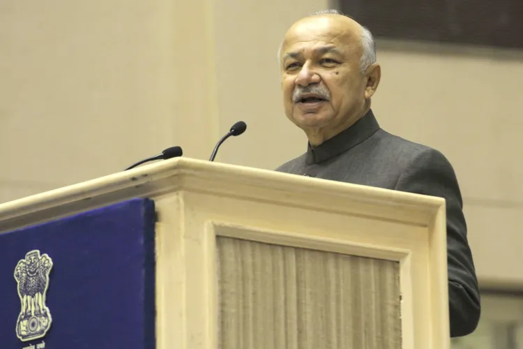 क्या सुप्रिया सुले के नॉनवेज खाने के बयान पर सुशील कुमार शिंदे की प्रतिक्रिया ने सियासत को गरमाया?