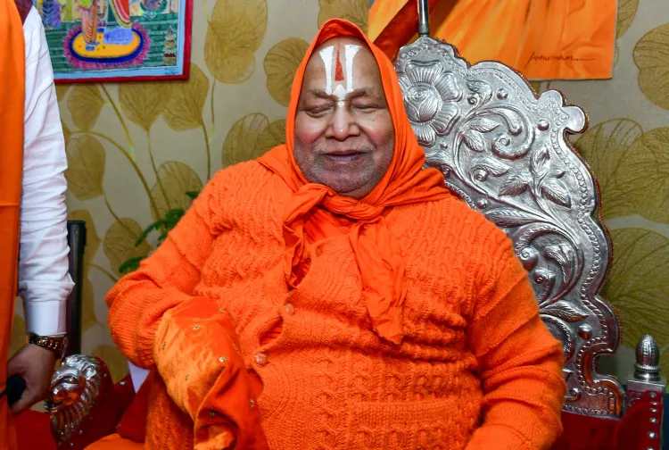 क्या स्वामी रामभद्राचार्य के बयान से संत समाज नाराज है?