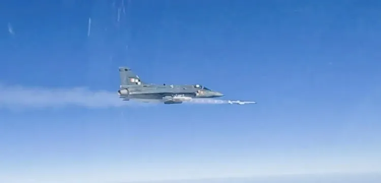Tejas LCA MK1 Successfully Test-Fires Indigenous ASTRA Missile