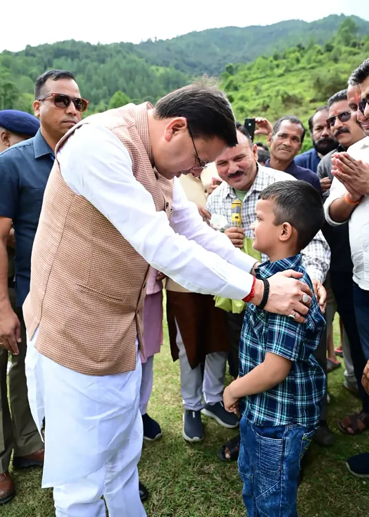 क्या मुख्यमंत्री धामी ने थराली में आपदा प्रभावित क्षेत्रों का निरीक्षण किया?
