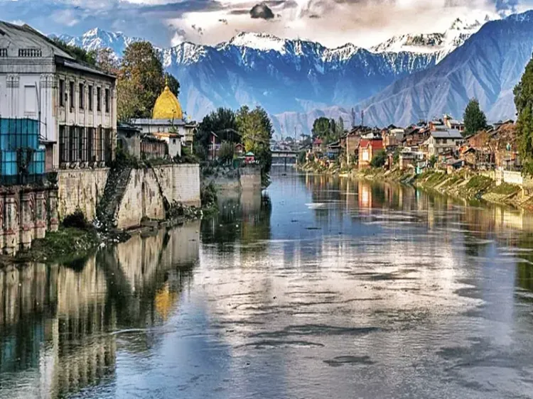 Kashmir Division Head Evaluates Water Transport Initiatives on Jhelum River