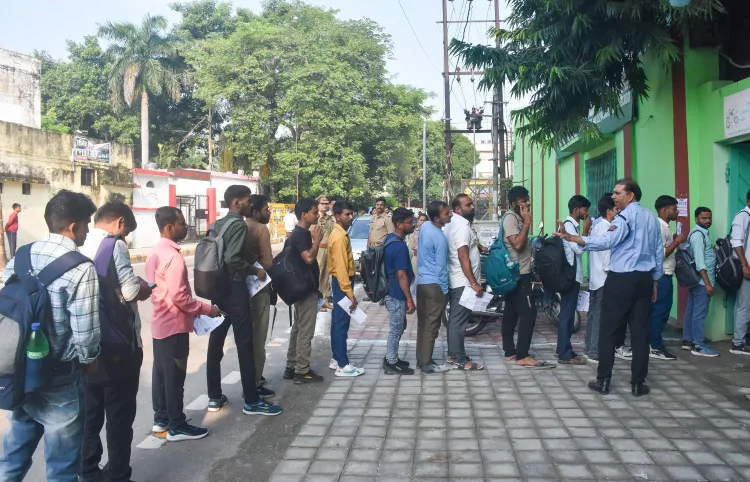 क्या यूपीएसएसएससी पीईटी पर परीक्षार्थियों की मिली-जुली प्रतिक्रियाएं आईं, स्पेशल ट्रेनें चलाई गईं?