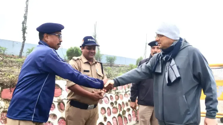क्या उत्तराखंड के मुख्यमंत्री धामी ने भराड़ीसैंण में सुरक्षाकर्मियों से मिलकर उनका हालचाल जाना?
