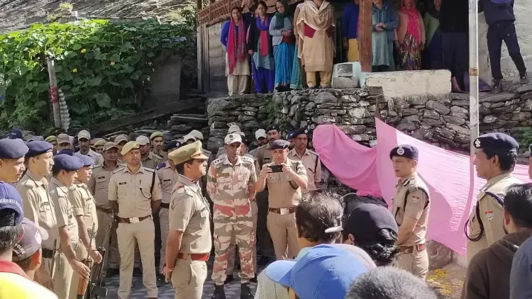 क्या उत्तराखंड के धराली में स्वतंत्रता दिवस पर ध्वजारोहण ने एकजुटता का संकल्प लिया?