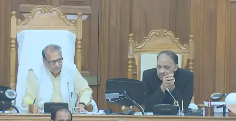 क्या यूपी विधान परिषद में सपा ने स्वास्थ्य मुद्दे पर योगी सरकार को घेरा?