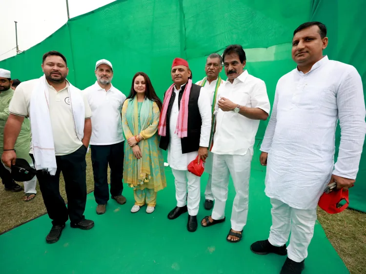 क्या सपा प्रमुख अखिलेश यादव ने वोटर अधिकार यात्रा में भाग लिया?
