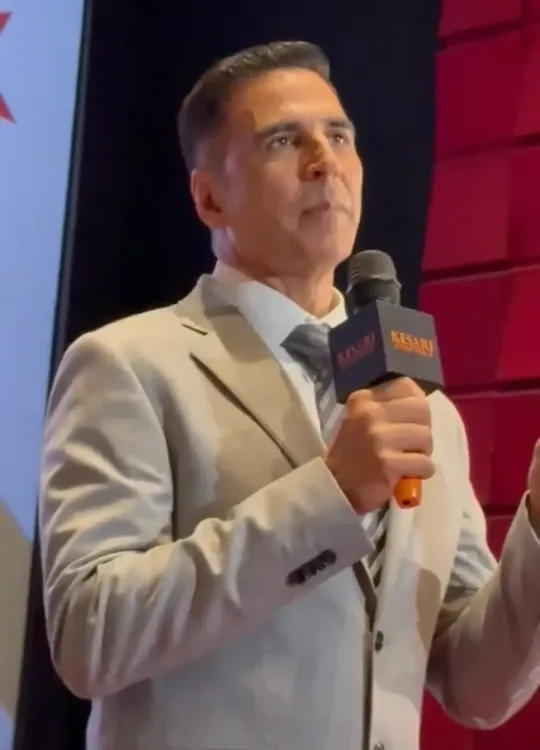 Akshay Kumar Urges Viewers to Silence Phones at ‘Kesari 2’ Premiere