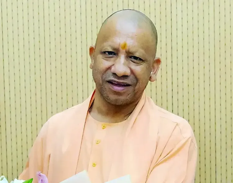 क्या योगी सरकार का अनूठा प्रयास वृद्धाश्रमों और सर्वोदय विद्यालयों में गूंजे योग के मंत्र?
