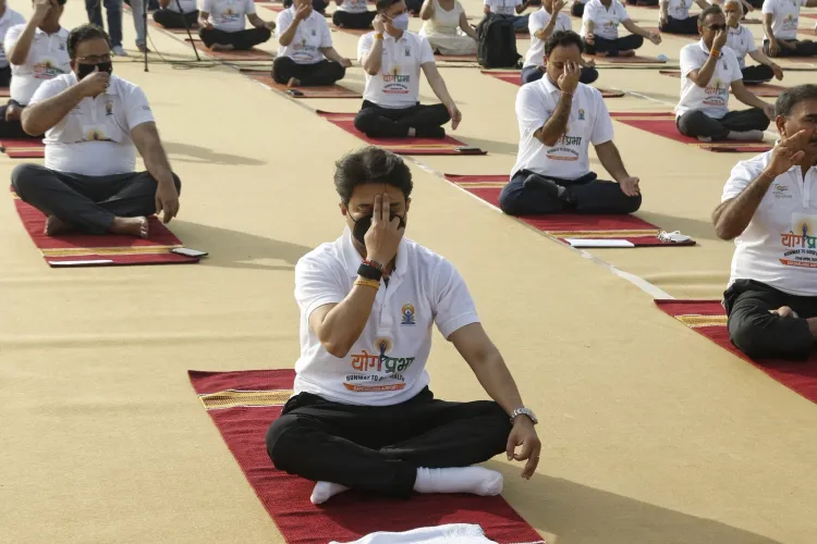 क्या योग महाकुंभ 2025 स्वास्थ्य और योग का भव्य उत्सव बनेगा?