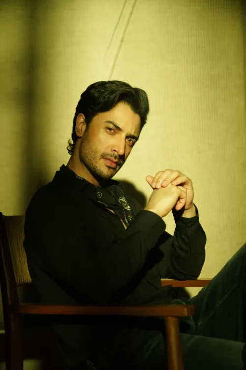 How Does Zain Durrani Navigate the Industry as an Outsider?
