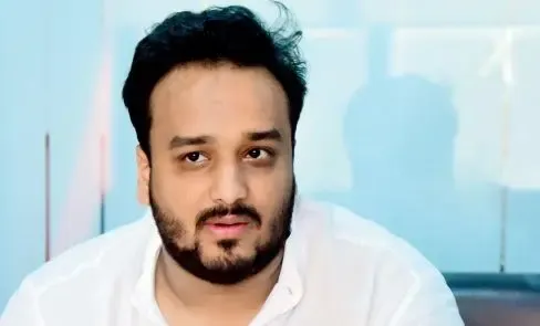 क्या मुंबई में जीशान सिद्दीकी के कार्यालय के बाहर से दो युवक गिरफ्तार हुए?
