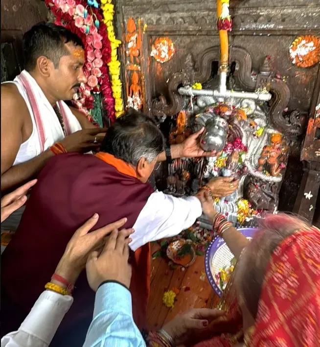क्या मध्य प्रदेश के मंत्री कैलाश विजयवर्गीय ने नागपंचमी पर नागचंद्रेश्वर मंदिर में दर्शन किए?