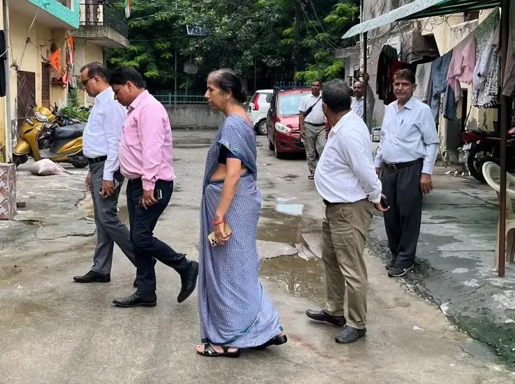 क्या नोएडा सेक्टर-31 में छत गिरने से हड़कंप मचा?