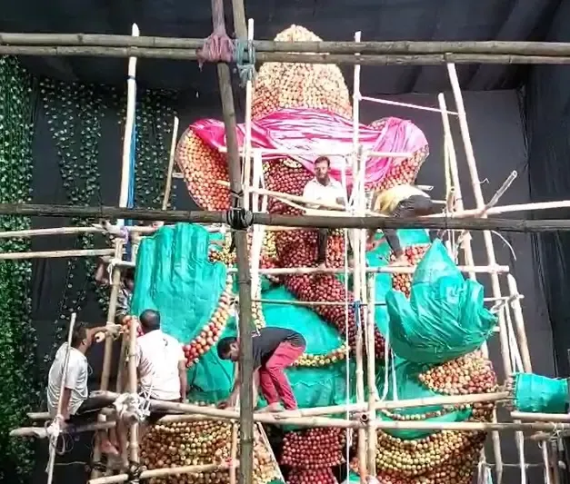 क्या ओडिशा के संबलपुर में नटराज क्लब ने गोल्डन जुबली पर 26 फुट ऊंची सेब की गणेश मूर्ति बनाई?