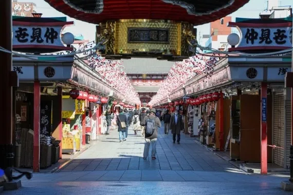 Over 40% of Japanese Workers Favor Retaining Birth Names Post-Marriage