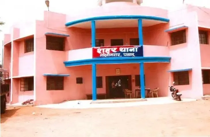 क्या पलामू में ट्रेन पकड़ने पहुंची नाबालिग लड़की से गैंगरेप हुआ?
