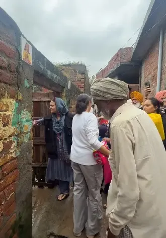 क्या हिमांशी खुराना ने पंजाब में बाढ़ पीड़ितों की मदद की?