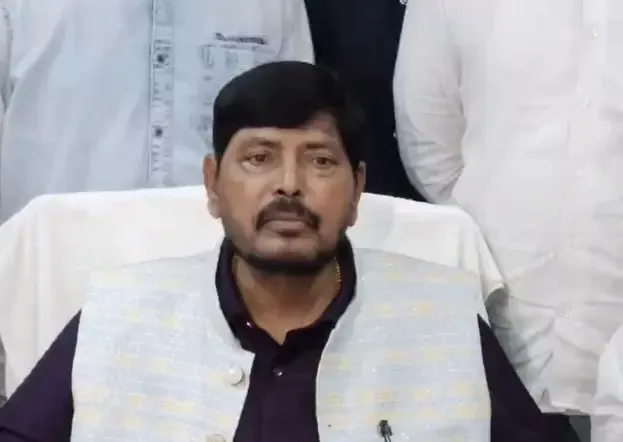 क्या राहुल गांधी के पास हाइड्रोजन बम है, तो उन्हें पाकिस्तान भेजना चाहिए?: रामदास आठवले