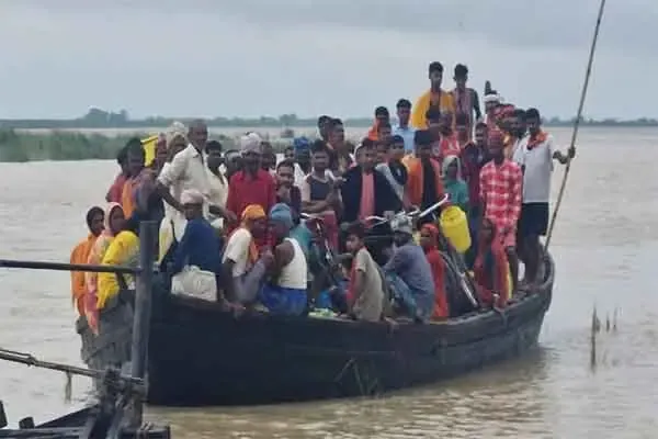 क्या साहिबगंज में गंगा में 31 लोगों से भरी नाव पलटी? चार युवक डूबे, एक का शव बरामद, तीन लापता