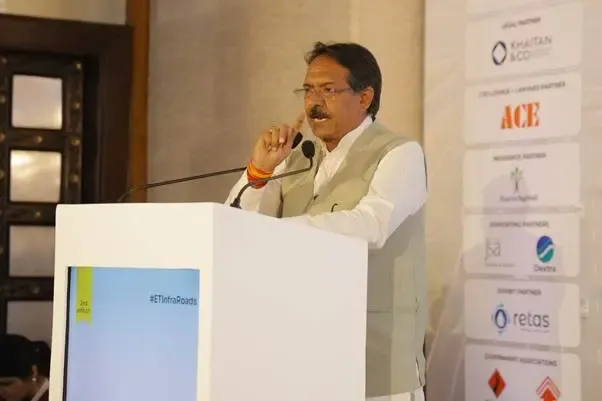 क्या सरकार वर्ल्ड-क्लास रोड इन्फ्रास्ट्रक्चर के निर्माण के लिए प्रतिबद्ध है?