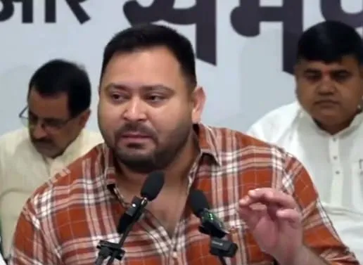 क्या तेजस्वी ने फिर से एसआईआर पर सवाल उठाए? गुजरात के मतदाता बिहार के वोटर बन रहे हैं!