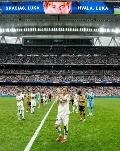 Santiago Bernabeu bids farewell to Modric, Ancelotti in 2-0 win over Sociedad