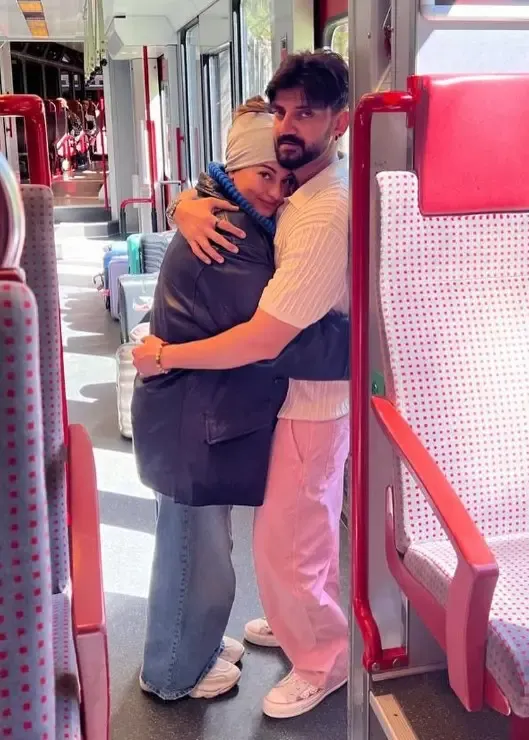 क्या सोनाक्षी और जहीर की केमिस्ट्री ने 'दिलवाले दुल्हनिया ले जाएंगे' के गाने पर रोड ट्रिप वीडियो को और भी खास बना दिया?