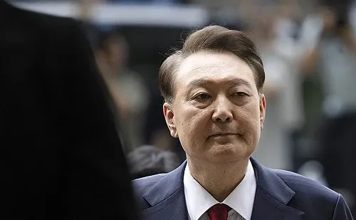Should Former President Yoon Compensate Citizens for Martial Law Distress?