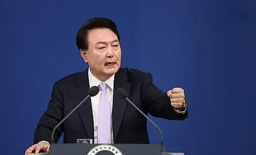 South Korea: Authorities Tracking President Yoon's Whereabouts Amid Flight Speculations