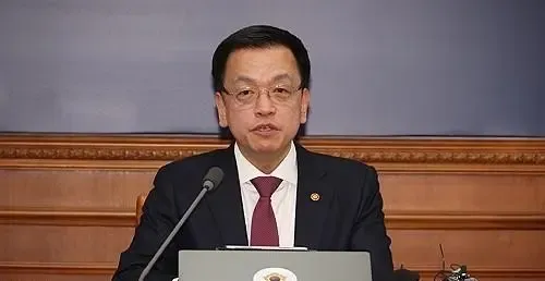 Acting President of South Korea Calls for Unified Response to 'America First' Policy
