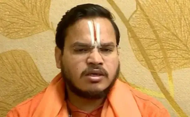 क्या स्वामी रामभद्राचार्य का बयान संत प्रेमानंद के लिए उचित है?