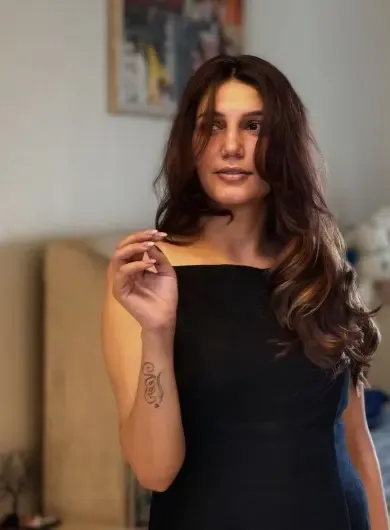 क्या सपना चौधरी का टैटू और बिखरे बालों में सादगी भरा अंदाज आपको भाता है?