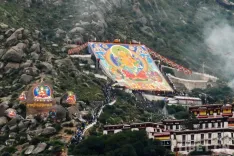 क्या ल्हासा में 2025 श्वेतुन महोत्सव की शुरुआत हुई?