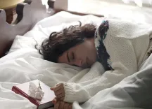 क्या आप अनिद्रा से परेशान हैं? दिनचर्या में ये चार बातें शामिल करें और पाएं गहरी नींद