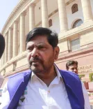 क्या रामदास आठवले ने शरद पवार और राहुल गांधी पर बड़ा बयान दिया? पीएम मोदी से मुलाकात का क्या हुआ?