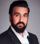 क्या राज कुंद्रा ने शॉल बेचकर अपना सफर शुरू किया और आज बड़े बिजनेसमैन हैं?