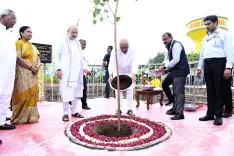क्या अमित शाह ने भद्रकाली मंदिर में पूजा अर्चना की और स्वास्थ्य केंद्रों का उद्घाटन किया?