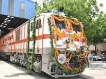 क्या बनारस रेल इंजन कारखाने ने 2,500वें इलेक्ट्रिक इंजन का लोकार्पण करके इतिहास रच दिया?