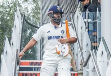 Shouldn't the Team Prioritize Rishabh Pant's Health?