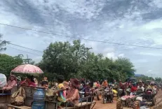 Why Are 80,000 Villagers Fleeing Their Homes Amid Border Clashes with Thailand?