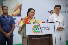 क्या सीएम रेखा गुप्ता ने मातृभाषा के महत्व पर जोर दिया और दिल्ली को 'संस्कृति का संगम' बताया?