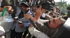 Congress MLAs arrive at MP Assembly with tea kettles and garland of liquor bottles