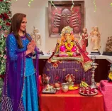 Did Cousins Esha Deol and Madhoo Reunite at Lalbaugh Cha Raja?