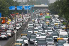 Did the Delhi government challenge the SC's ban on ELVs?