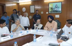 How is Delhi Govt Supporting Khadi Entrepreneurs in Villages?
